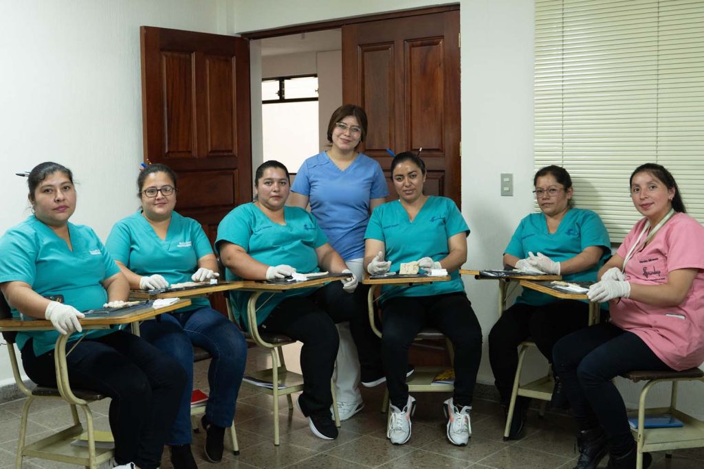Actualización de promotoras voluntarias dentro del proyecto Fortalecimiento de las estructuras de salud comunitarias para la prevención de enfermedades prevalentes en población vulnerable de dos municipios de Retalhuleu, desarrollado por Mainel junto a FUNDAP, con el apoyo financiero de la Diputación Provincial de Zaragoza dentro del proyecto Taller de recetas dentro del proyecto Fortalecimiento de las estructuras de salud comunitarias para la prevención de enfermedades prevalentes en población vulnerable de dos municipios de Retalhuleu, desarrollado por Mainel junto a FUNDAP, con el apoyo financiero de la Diputación Provincial de Zaragoza.