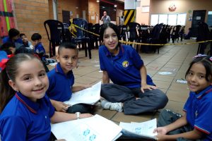 Estudiantes participantes en el proyecto IWOKA