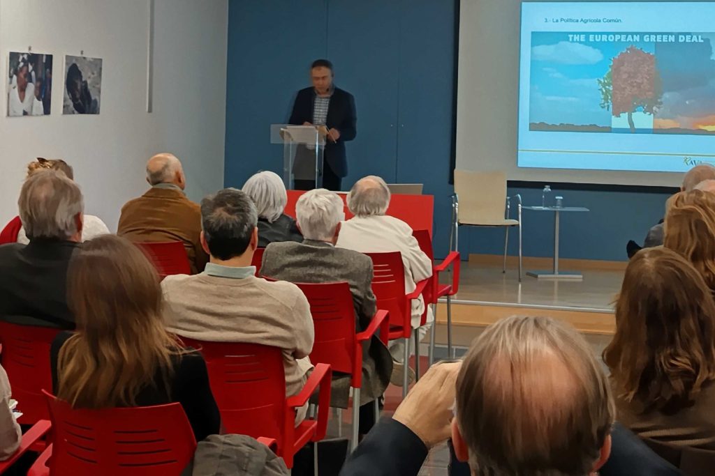 jose francisco sales, director técnico de ava-asaja en la hora azul hablando de la agricultura valenciana frente al acuerdo de la comunidad europea con mercosur