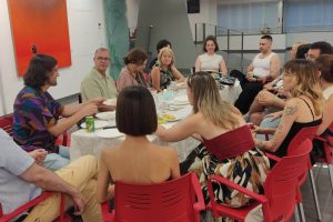 Grupo de artistas vinculados a CLAR en una cena-tertulia celebrada tras la entrega del 28º Premio de Pintura Mainel