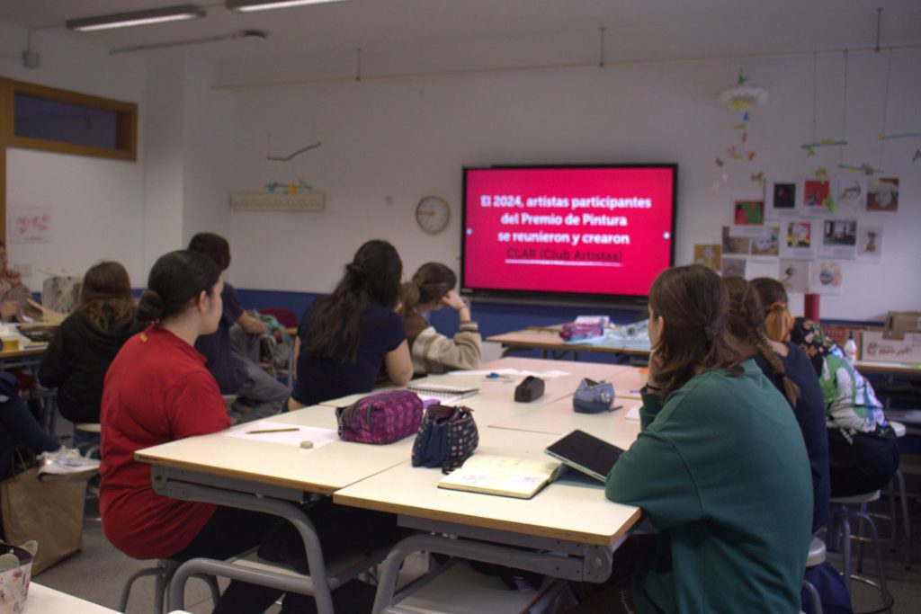 Aula artística del IES Andreu Alfaro de Paiporta, que ha recibido la mitad de la recaudación de la exposición solidaria "Arte que impulsa al arte", promovida por CLAR Club Artistas