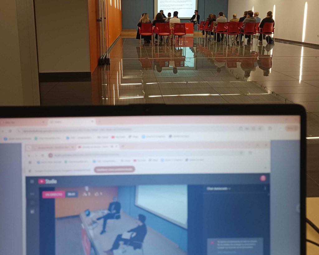 Última sesión de los 29º Coloquios de Cultura Visual Contemporánea, celebrados por Mainel en noviembre de 2024. Conversación entre los profesores de Historia del Arte Miguel Ángel Fernández y Luis Vives-Ferrándiz en torno a "Los aledaños de la imagen"